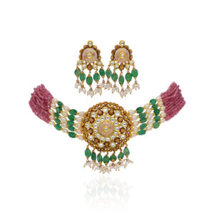 A Refined Gold Chikpati Set for the Modern Diva