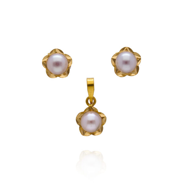 Cherished Gleam Gold Pendant Set