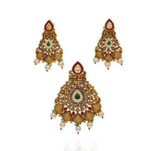 Graceful Gleam, Gold's True Essence Gold Pendant Set