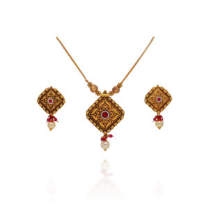Luminous Links Gold Chain Set for Women