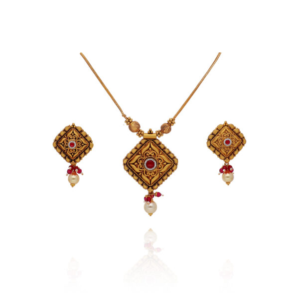 Luminous Links Gold Chain Set for Women