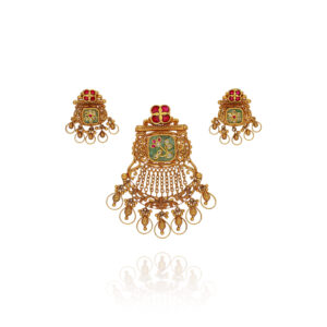 Radiant Splendor Gold Pendant Set for Women