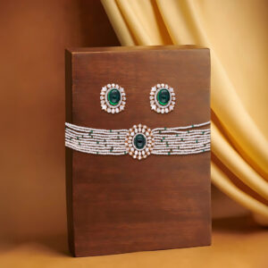 Golden Grace Polki Necklace with Vintage Flair
