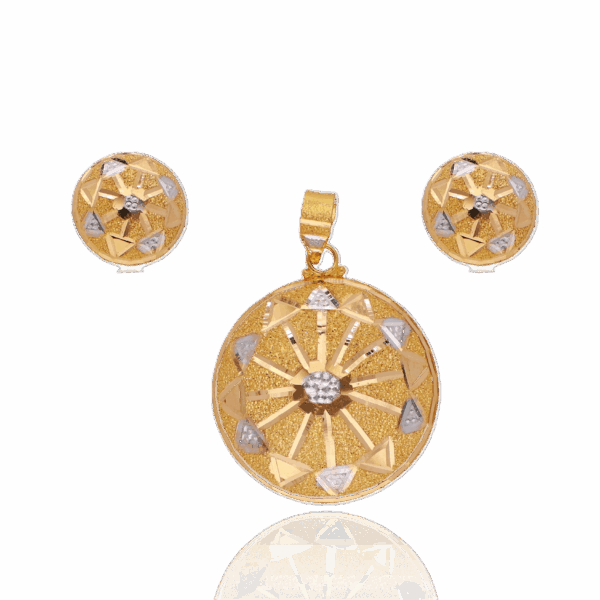 The Luxe Halo Gold Pendant Set for Women