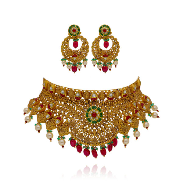The Queen’s Heritage Gold Choker Set